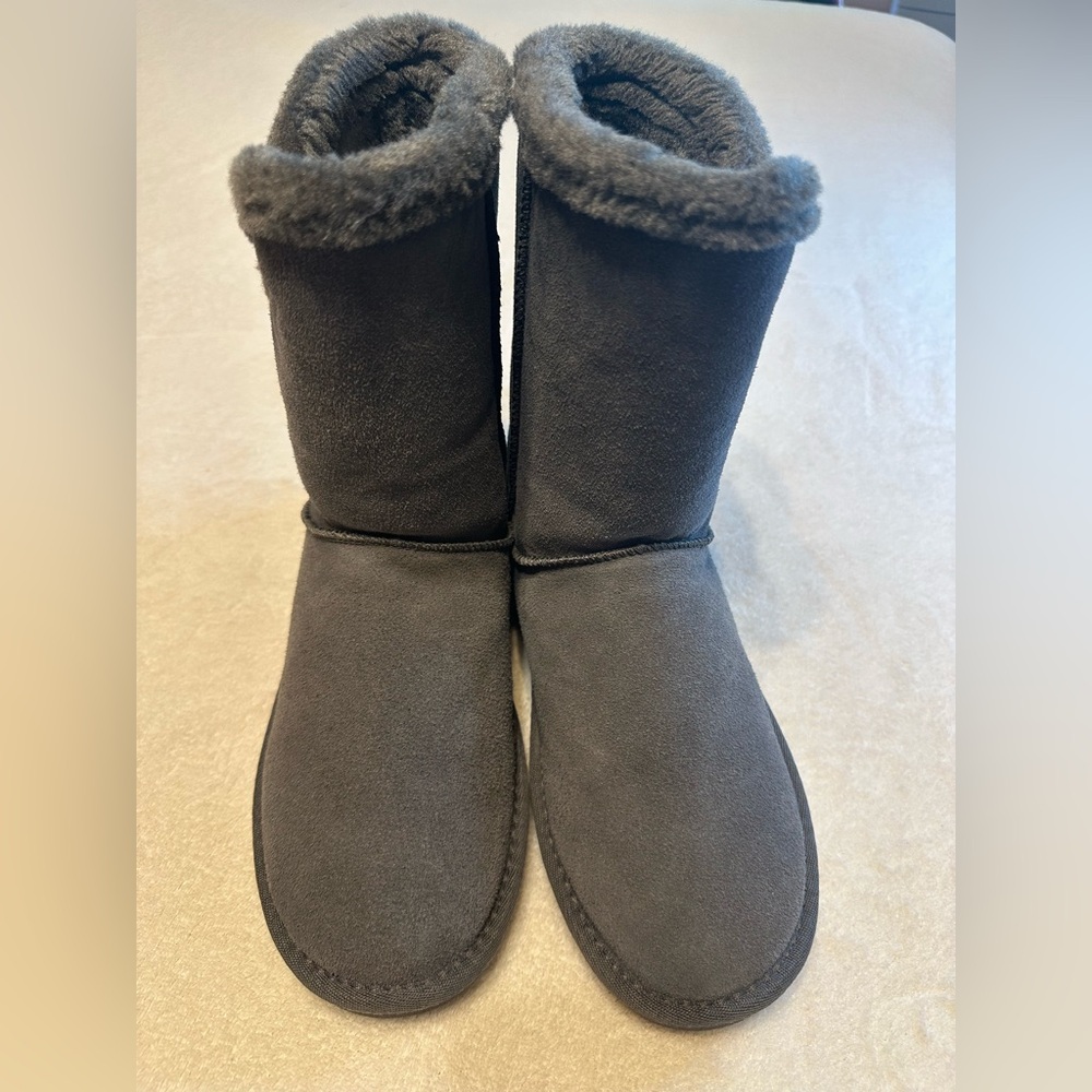 Cozy Gray Serra Suede Boots w/plush shearling lining size 9.